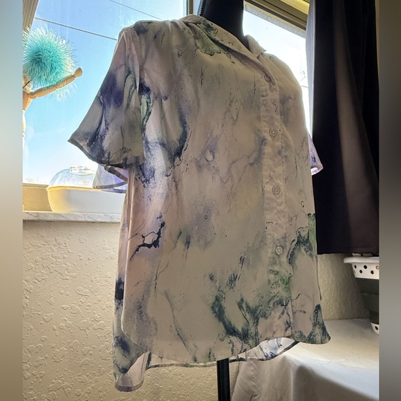 Zac & Rachel Watercolor Button-Up Blouse - Picture 2 of 15